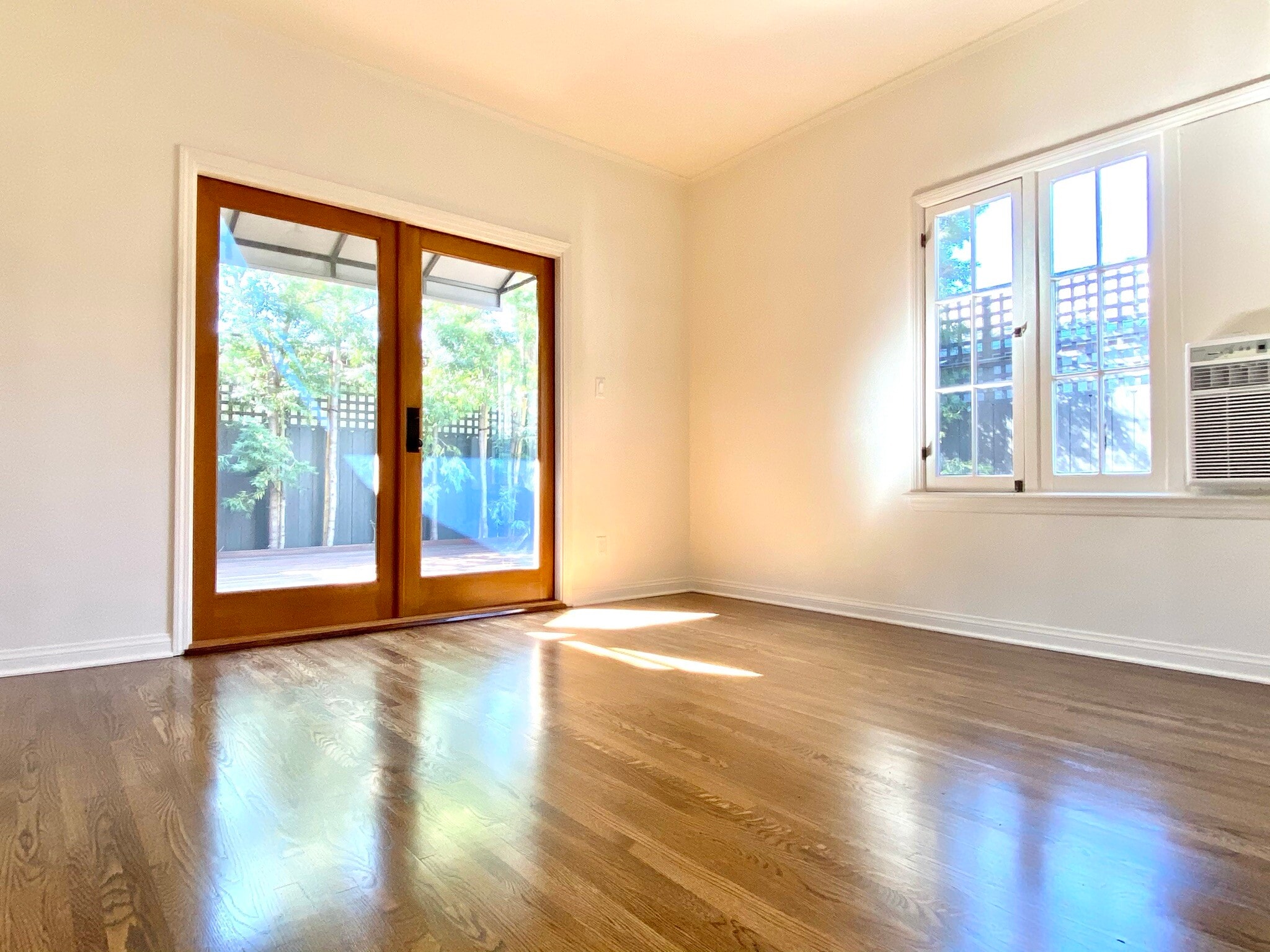 Building Photo - 3365 Tyburn St