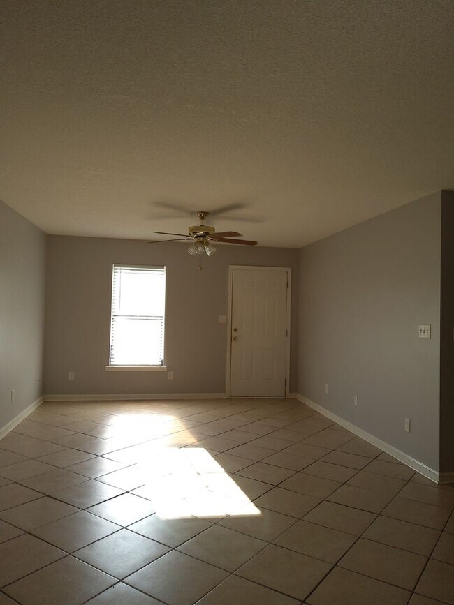 Building Photo - Cozy Three Bedroom Home!