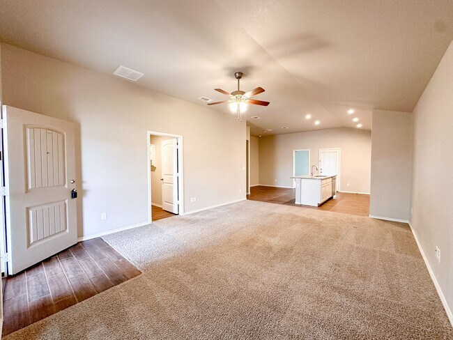 Building Photo - 3/2/2 Home in Windstone!