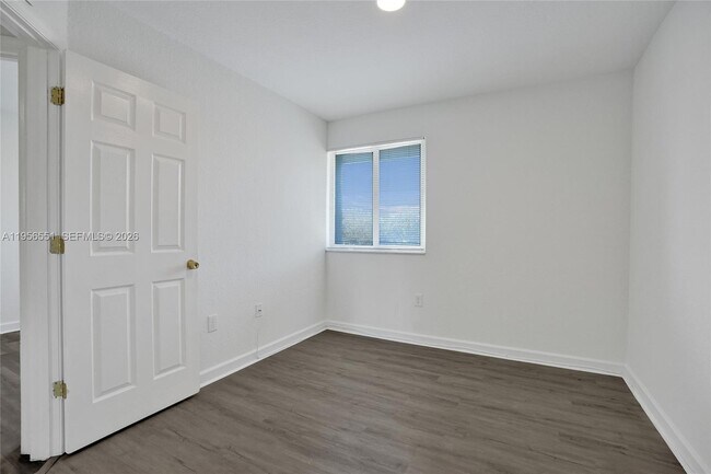 Building Photo - 5409 SW 41st St