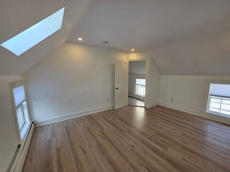 Building Photo - 21 Cleaves St