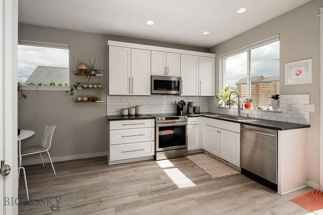 Building Photo - Charming Three Bedroom Home with Large Fenced Yard