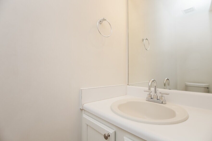 Building Photo - 4040 Brookfield Way