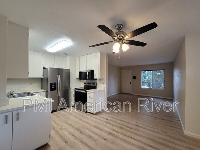 Building Photo - 102 Luna Grande Cir