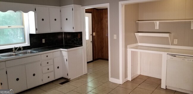 Building Photo - 30 Battey Dr