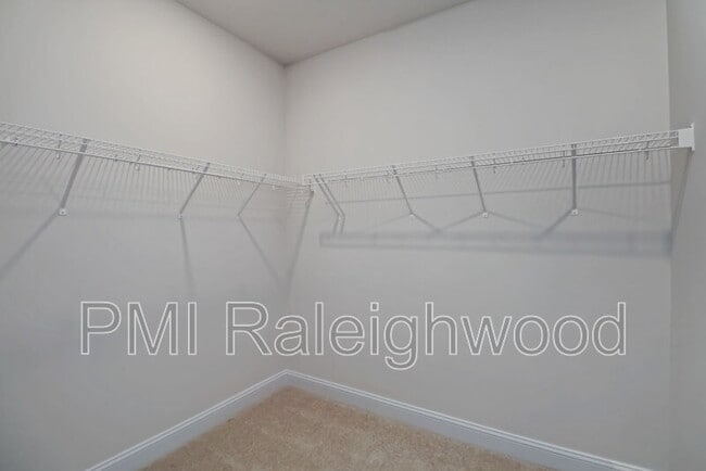 Building Photo - 304 Canyon Spring Trl