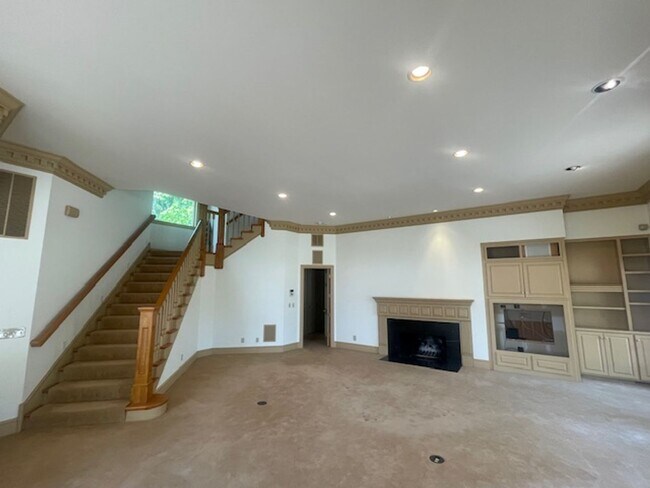 Building Photo - Private location overlooking Smiths Bay *2Bed*3bath