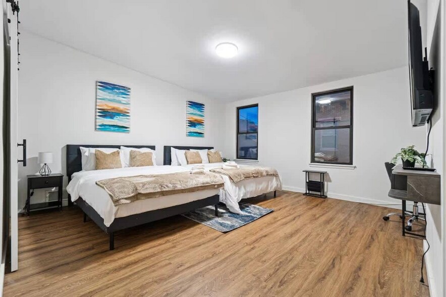 Master Bedroom - 525 Alpine Ave