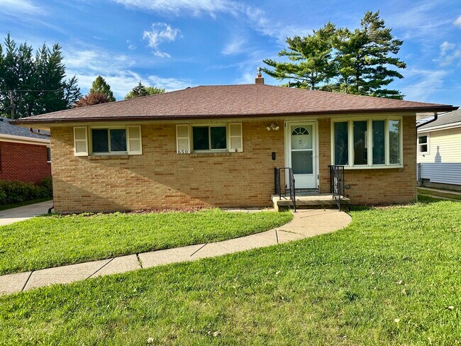 Building Photo - 650 Sandralee Dr