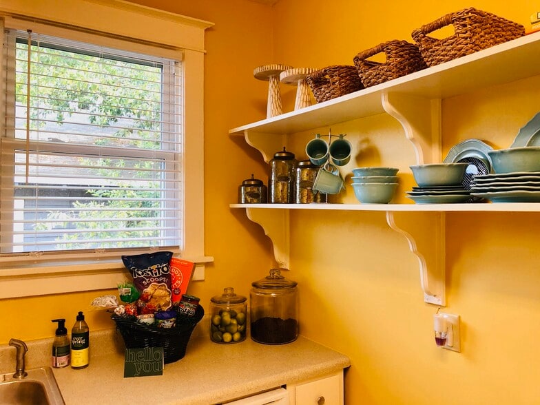 Building Photo - 1870 Central Ave