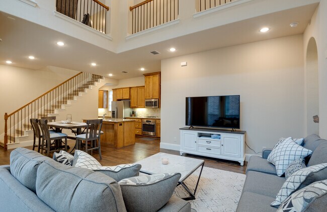 Building Photo - 713 Northwood Dr