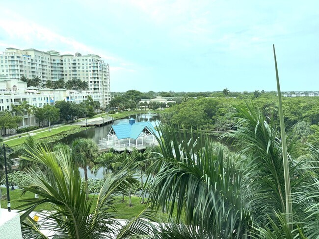 Building Photo - 700 E Boynton Beach Blvd