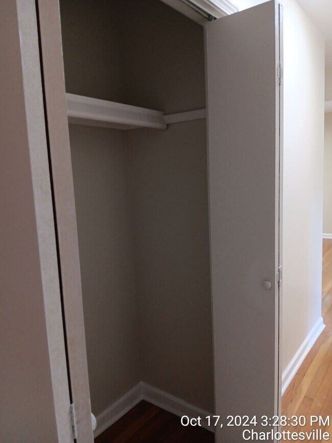Building Photo - Spacious 5-Bedroom 2 Bath  Home in Historic Downtown Charlottesville