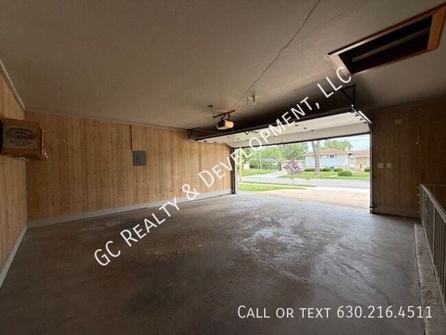 Building Photo - 381 W Millers Rd