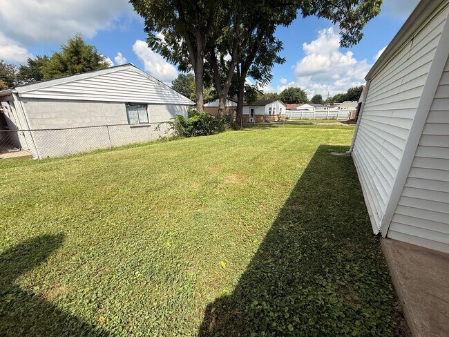 Building Photo - 349 Knollwood Cir