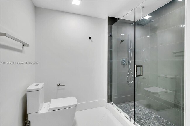 Building Photo - 888 Brickell Key Dr