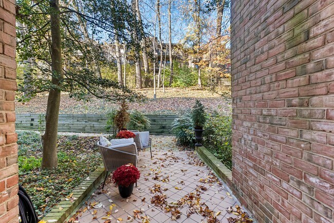 Building Photo - 110 Cross Keys Rd