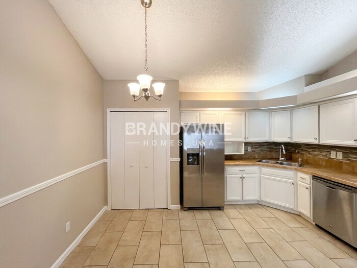 Building Photo - 1864 Ontario Ct