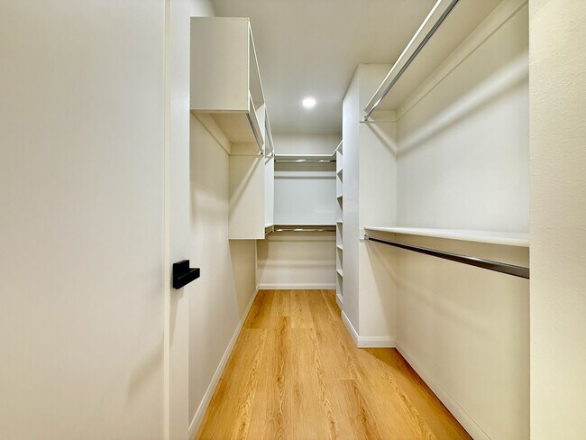 Building Photo - 2009 W Easton Ct