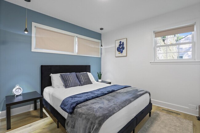 Building Photo - 7125 Simpson St