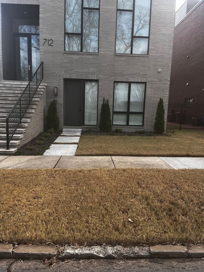 Building Photo - Argenta!