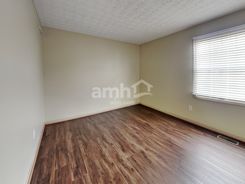 Building Photo - 5563 Crenton Dr