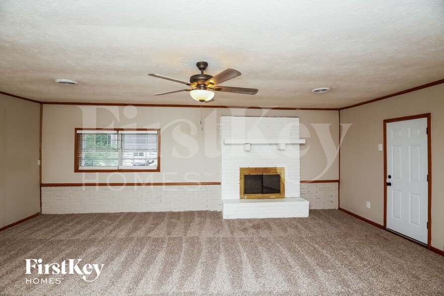 Building Photo - 2422 Chestnut Log Ln