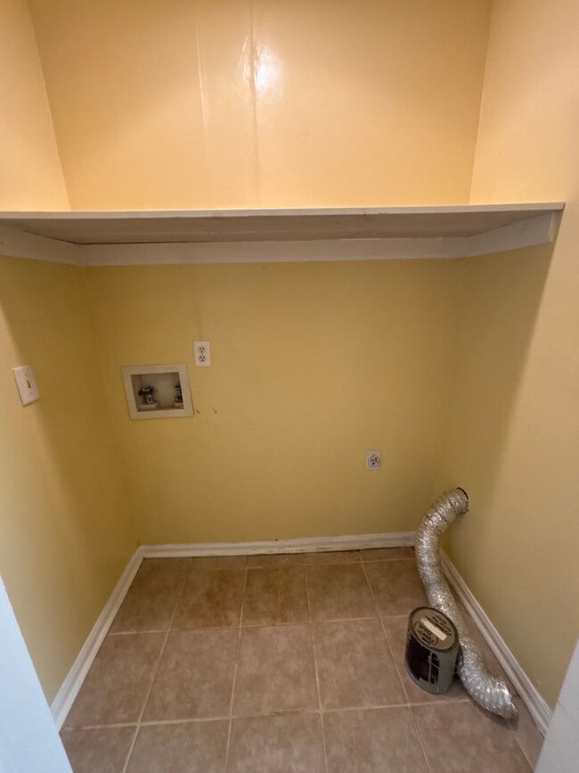 Building Photo - FOR RENT