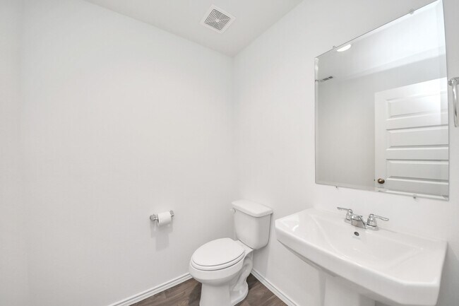 Building Photo - 2007 Woodlark Way