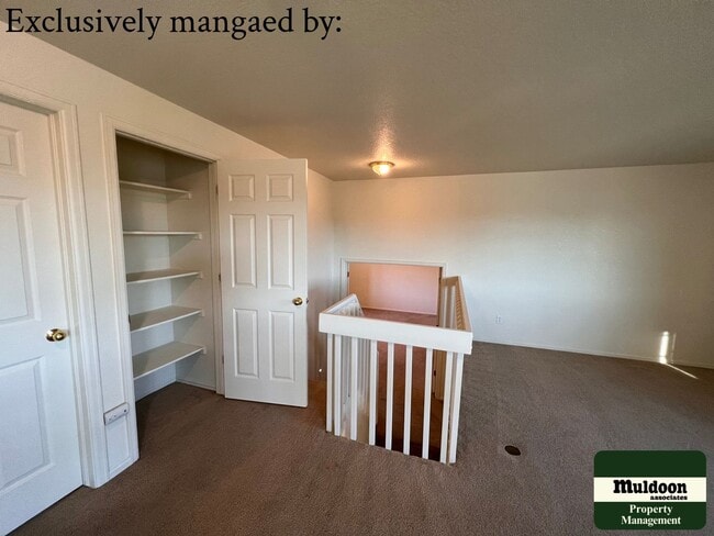 Building Photo - Stunning 3  Bedroom Home with lots of space and a beautiful fenced back yard -