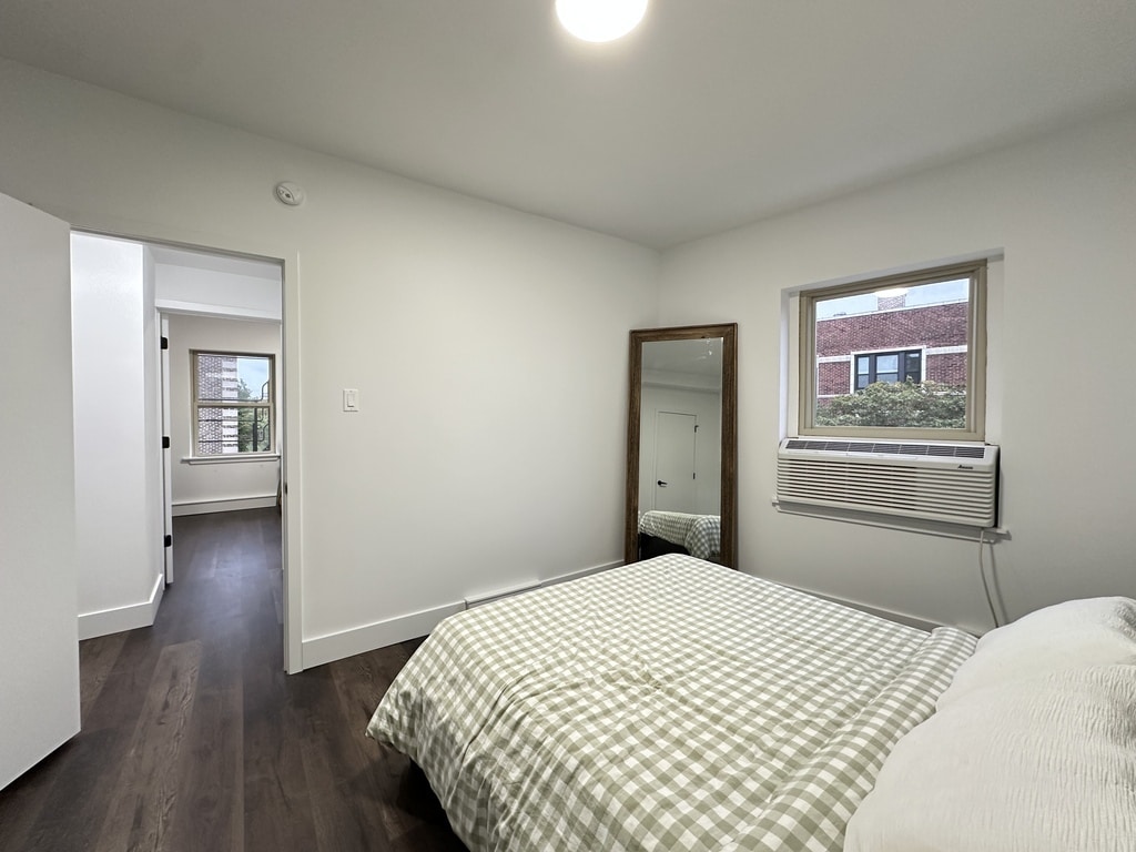 Building Photo - 1555 W Hollywood Ave