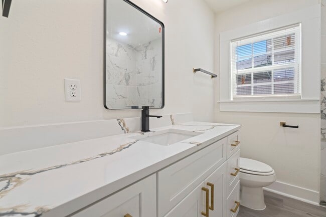 Building Photo - 2817 Winbern St