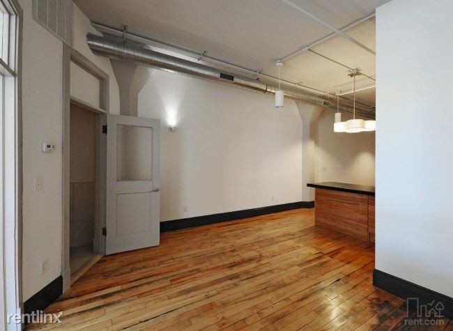 Building Photo - 1709 E Clay St