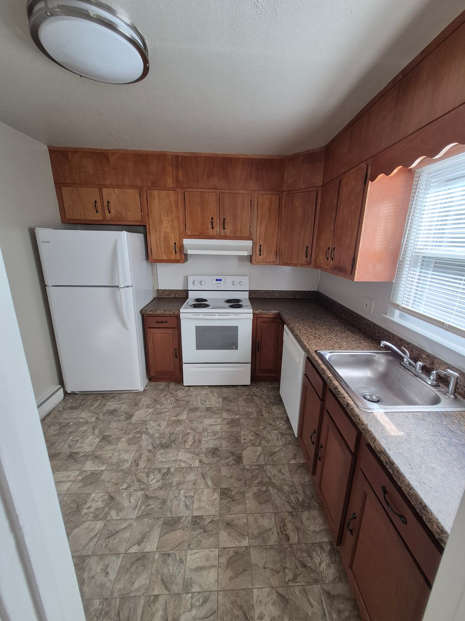 Building Photo - 560 Prospect St