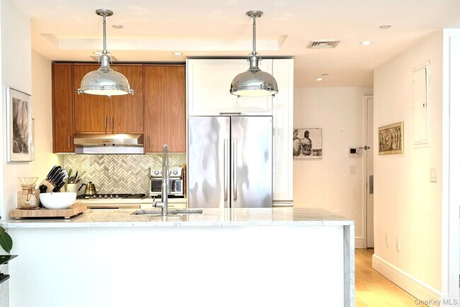 Building Photo - 47 Bridge St