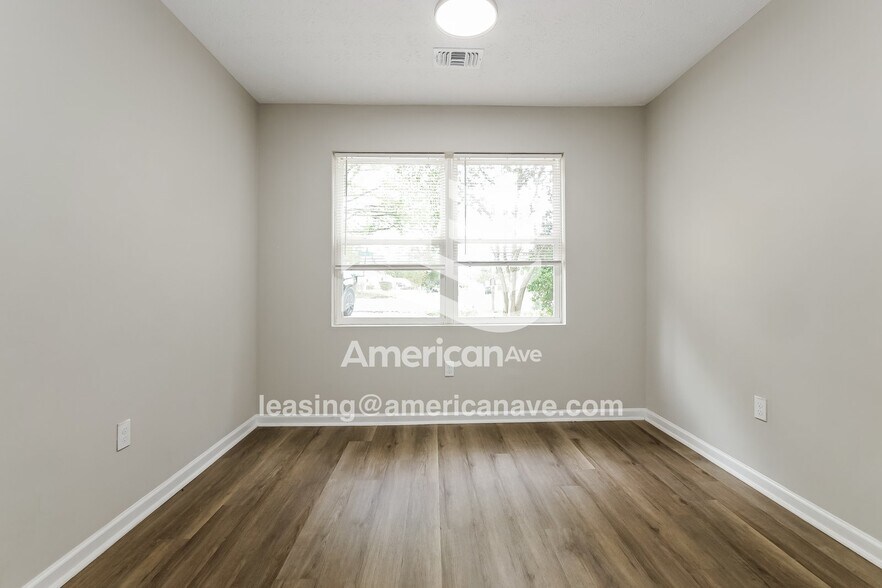 Building Photo - 611 Brown Ave