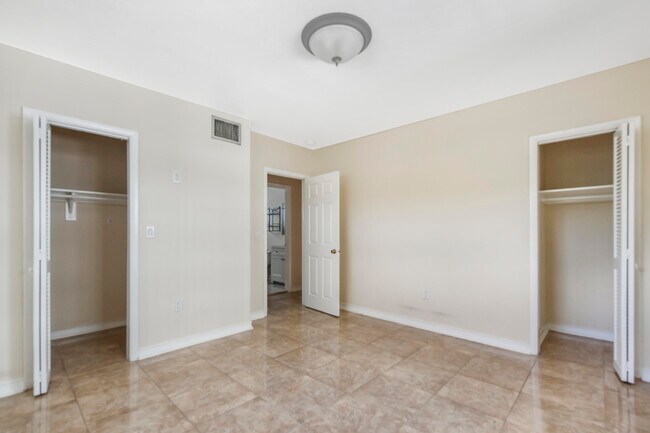 Building Photo - 300 80th St