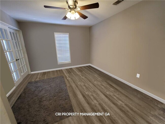 Building Photo - 24101 Plantation Dr NE