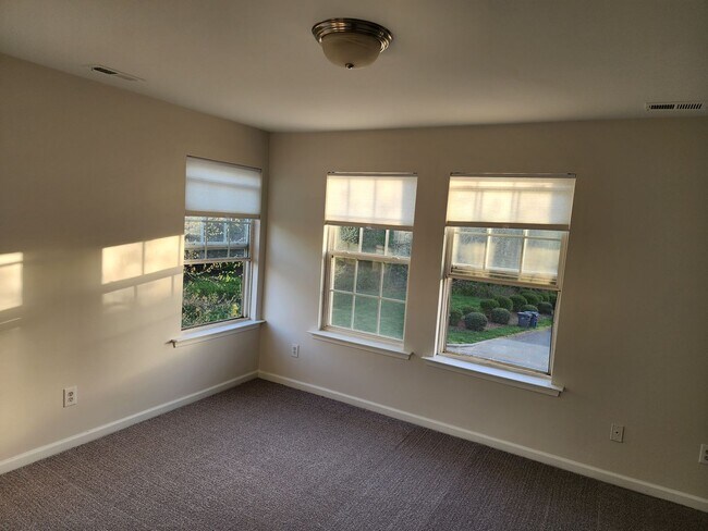 Building Photo - Four bedroom townhome in Caldwell Station