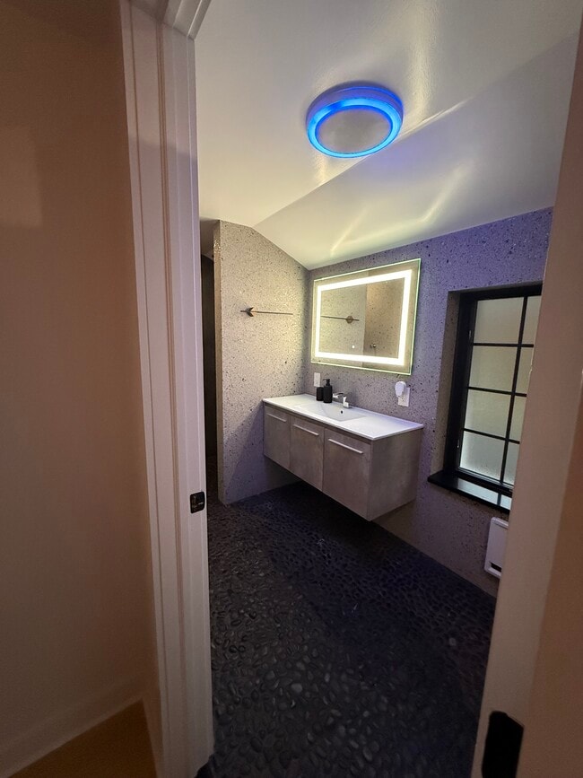 Building Photo - 204 Datura Dr