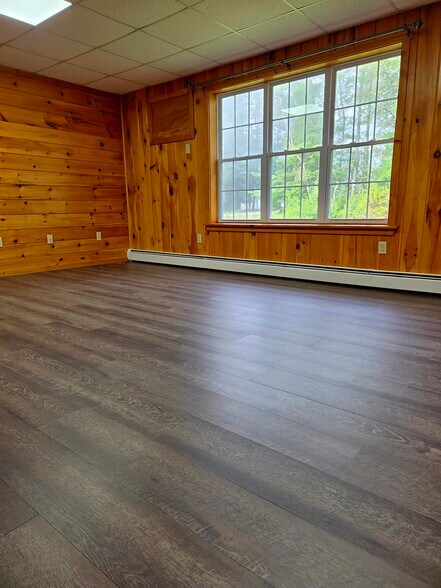 living room pic 2 - 32 Stagecoach Rd