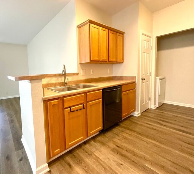 Building Photo - **APPLICATION RECEIVED** AVAILABLE! Spacious 3-Bedroom Home in a Secure Gated Community!