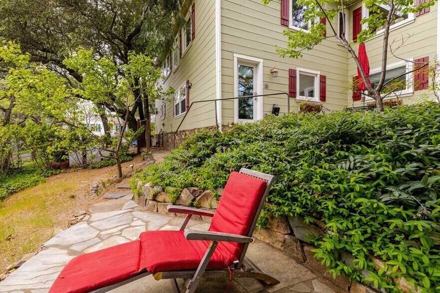 Backyard and Private Entrance - 165 Terrace St