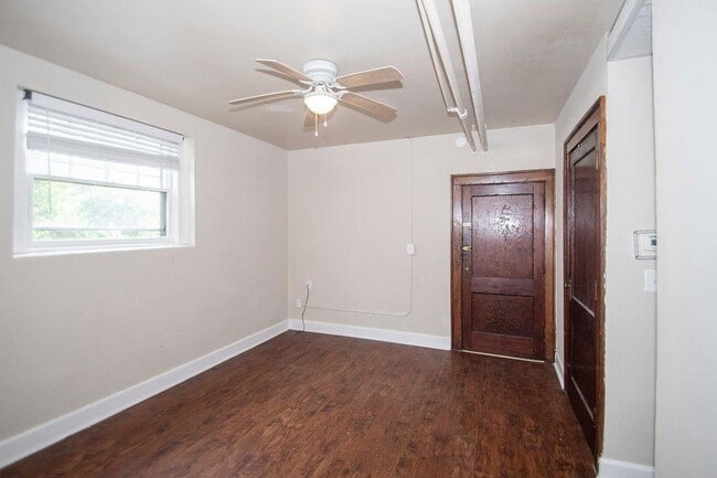 Building Photo - 5819 E Washington St