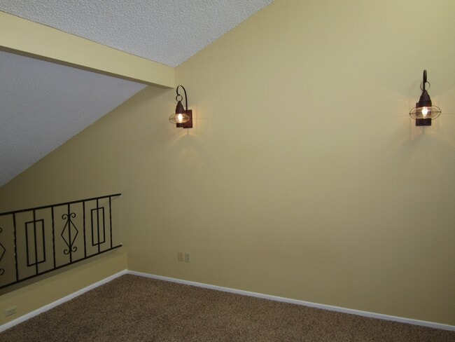 Building Photo - Charming Condo in Gated Community