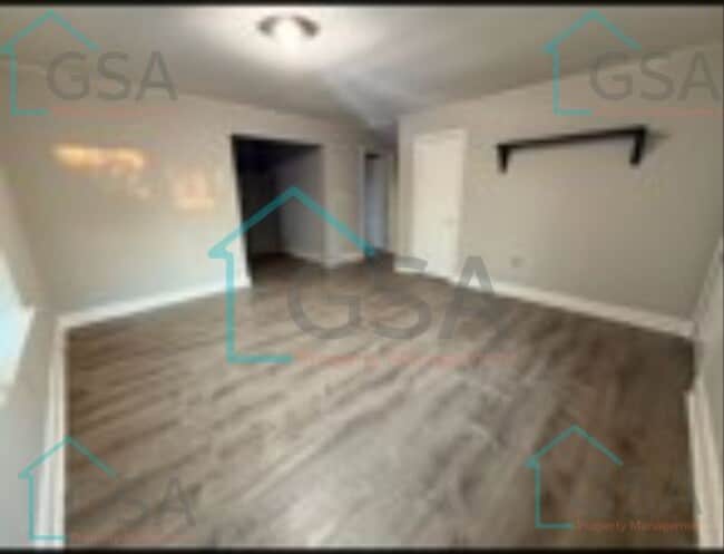 Building Photo - 2 Bedroom 1 Bath Available!