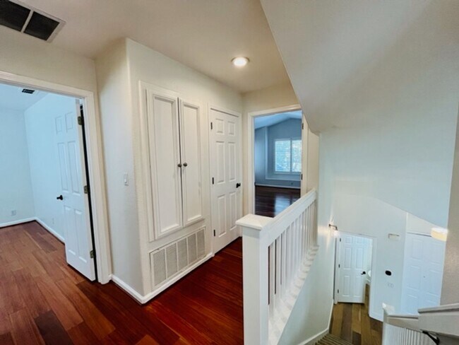 Building Photo - Move-in Ready 3BD/2.5BA, Two-Story Home in Stony Brook in Downtown Danville