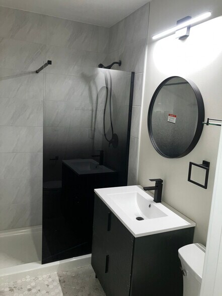 Building Photo - 6634 S Minerva Ave