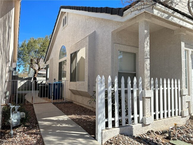 Building Photo - 5244 Ladyhawk Way