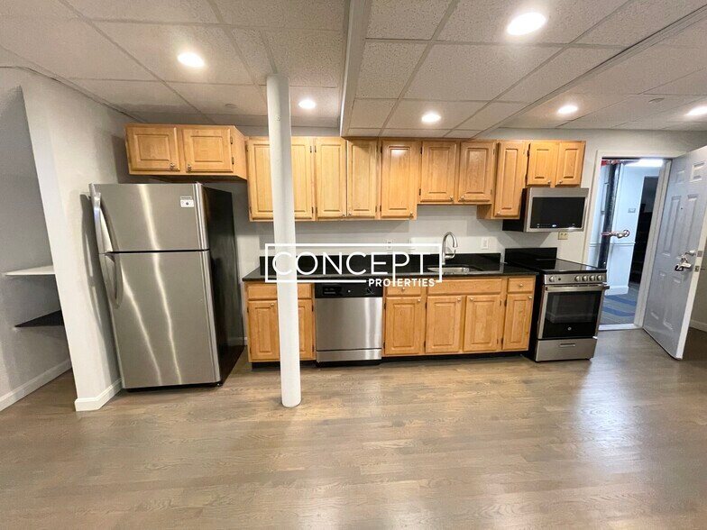 Building Photo - 77 Park Dr